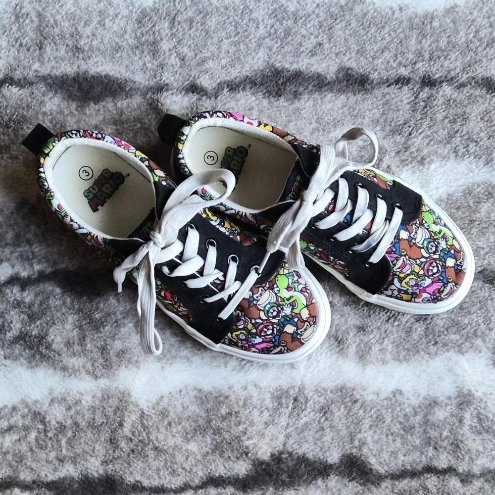 Super Mario Themed Sneakers - Picture 5 of 8